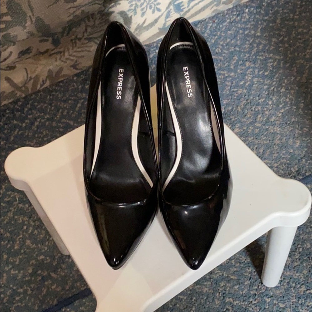 BLACK EXPRESS HEELS